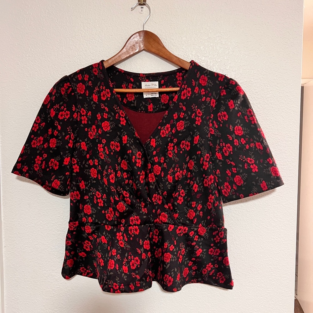 Meadow Rue by Anthropologie Floral PeplumTop Medium Black Red V Neck